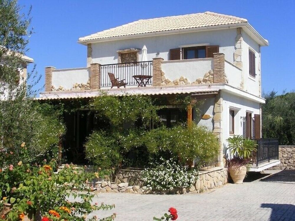 Фото Olive Tree Villas