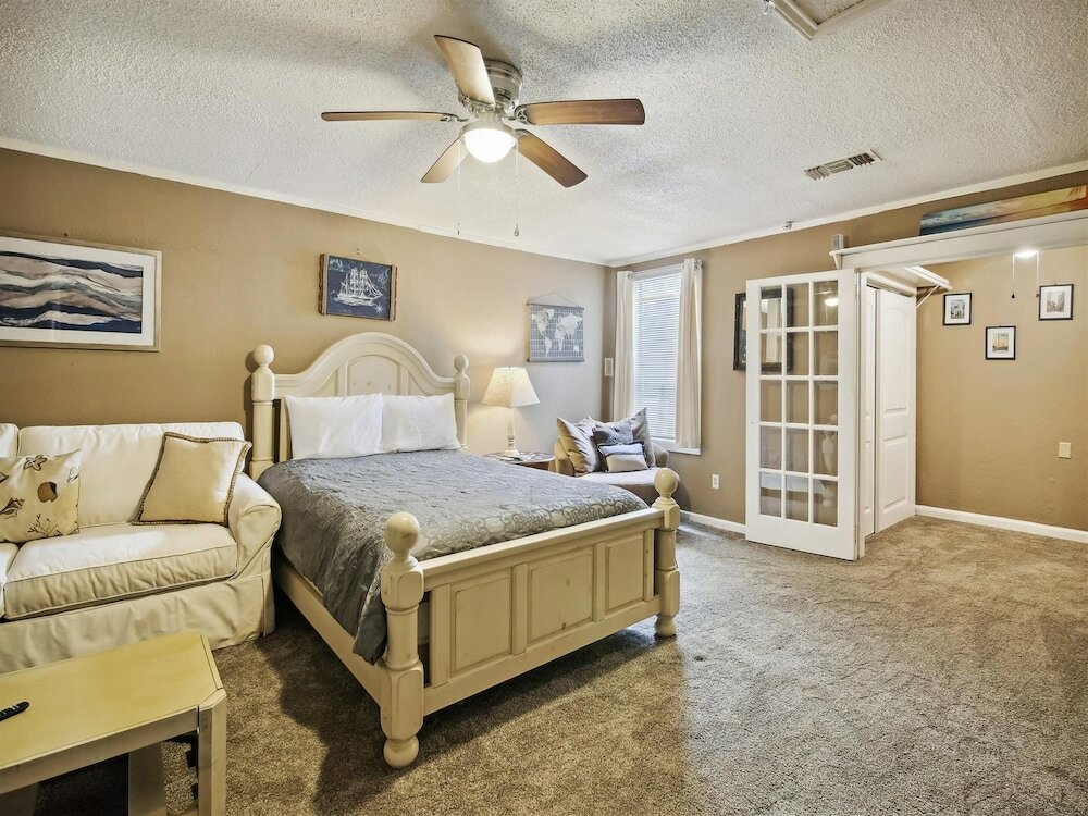 Фото River & Ezra's Playhouse