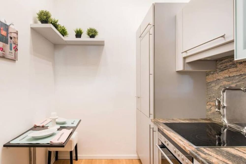 Фото Luxurious and Bright, 5 min walk to city center