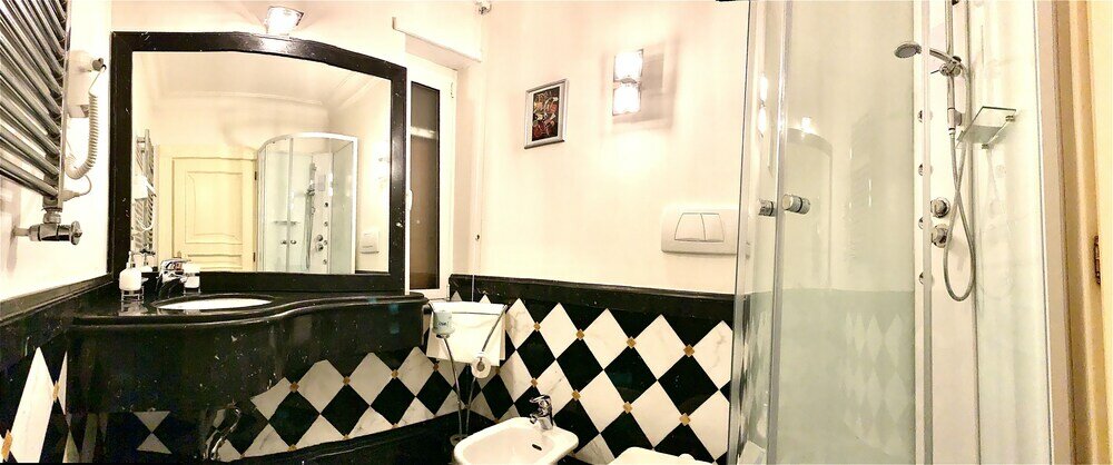 Фото Simon's Guest House