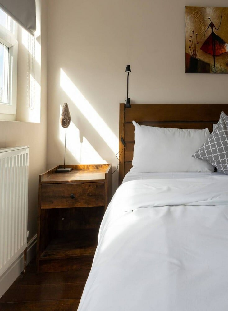 Фото Spacious and Bright 2 Bedroom Flat in Maida Vale