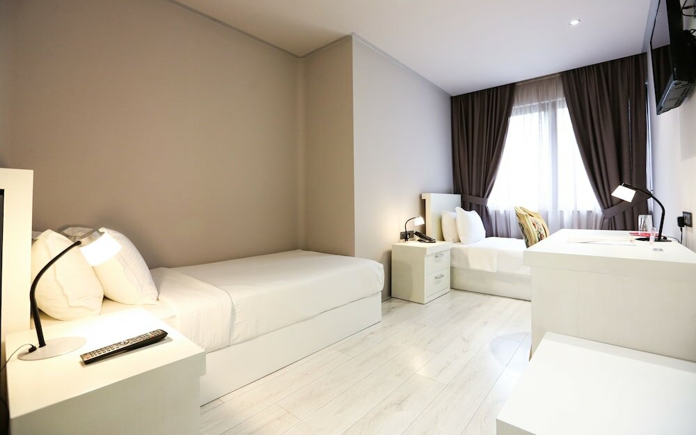 Фото Metro Hotel Tirana