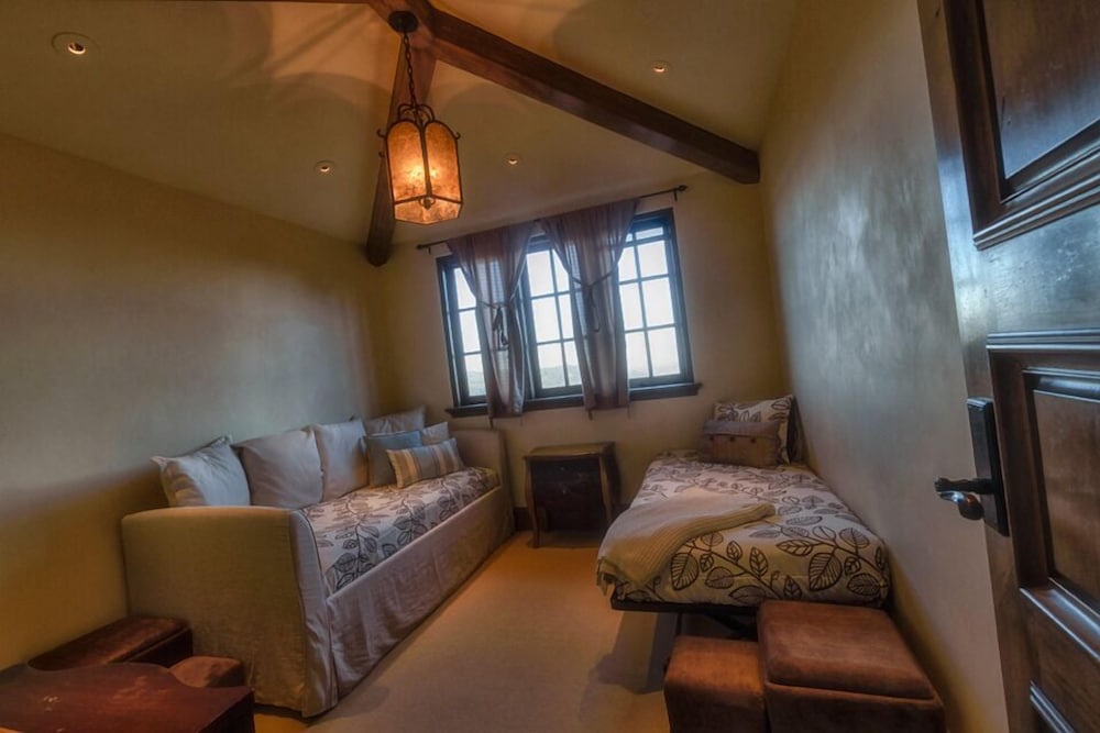 Фото Lx1: Chateau D' Renaitre - Carmel-by-the-sea Luxury Villa: