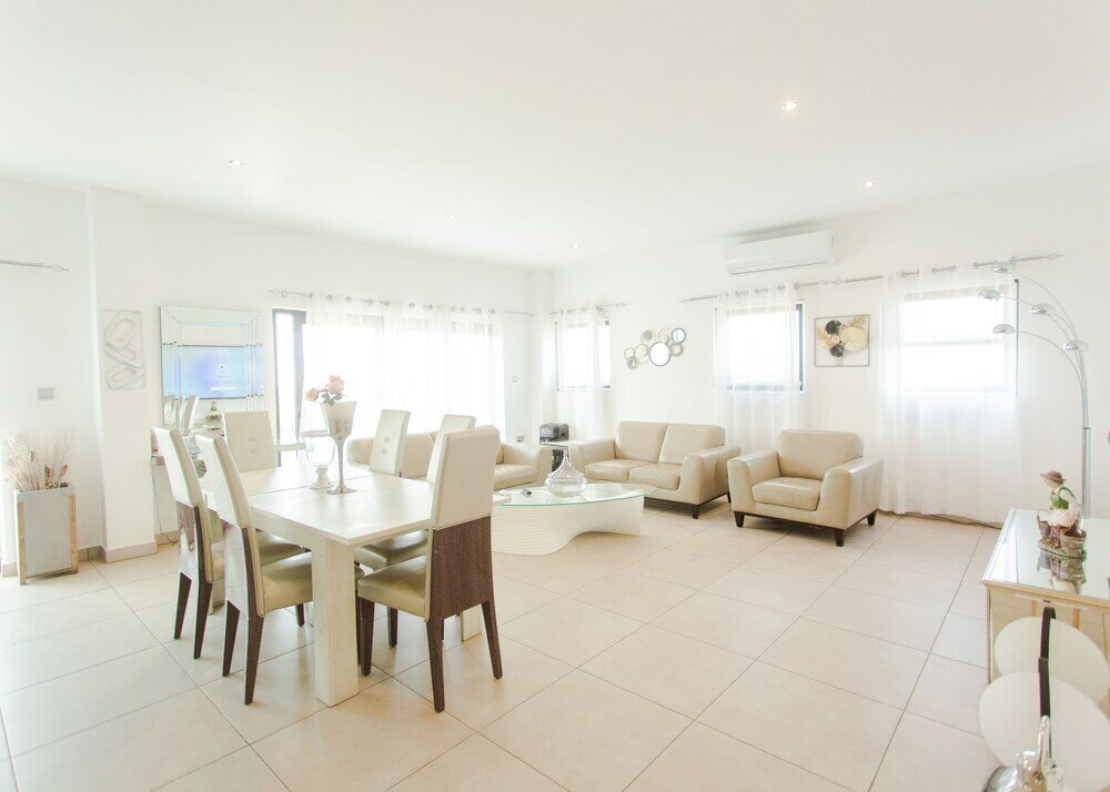 Фото Accra Luxury Apartments at Pine Court