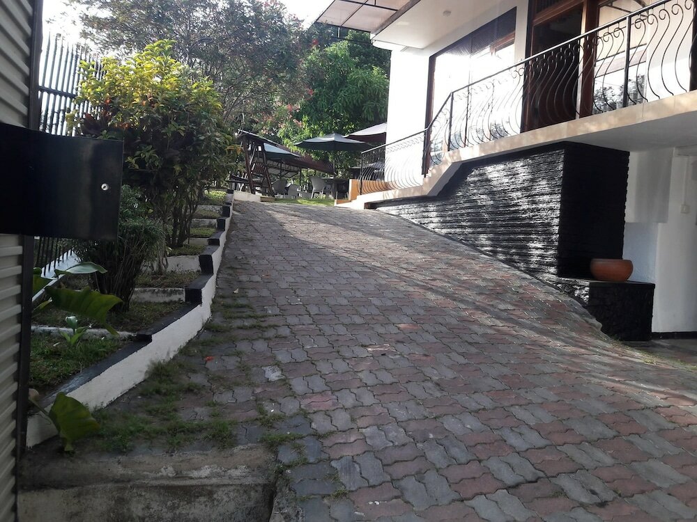 Фото New Kandy Residence