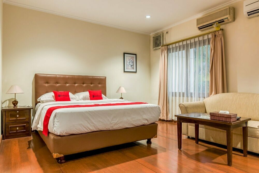 Hotel RedDoorz Plus near Dharmawangsa Square, Jakarta, photo