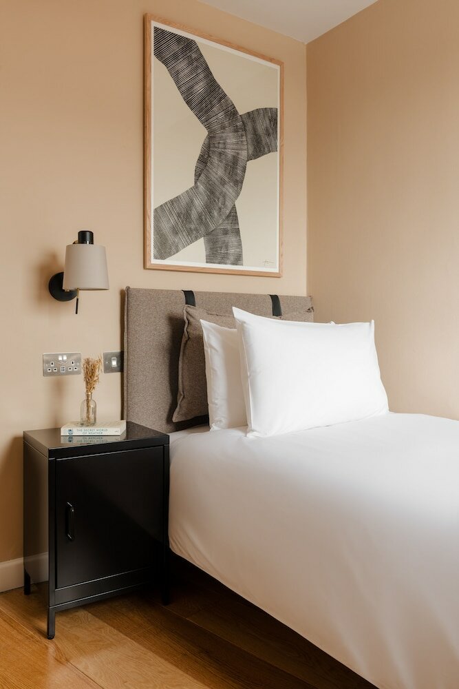 Фото Sonder The Bard