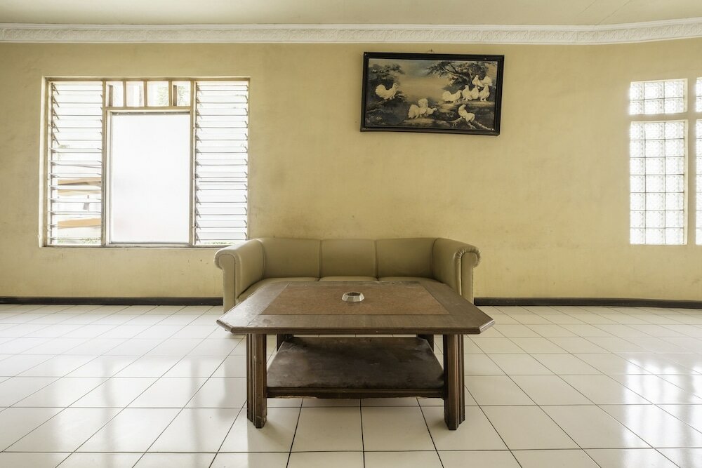 Фото Super Oyo 2346 Hotel Padjadjaran 1