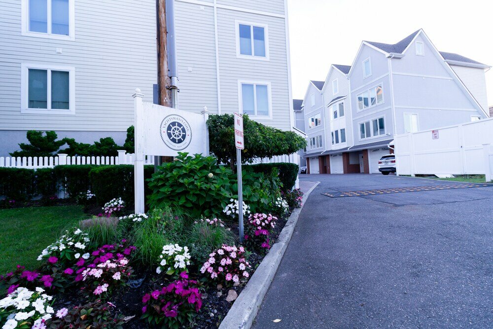 Фото Yachtsman's Cove with 3-Levels