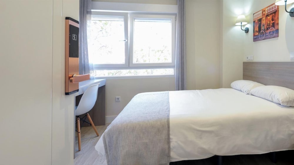 Фото Hostal Golden Alcalá