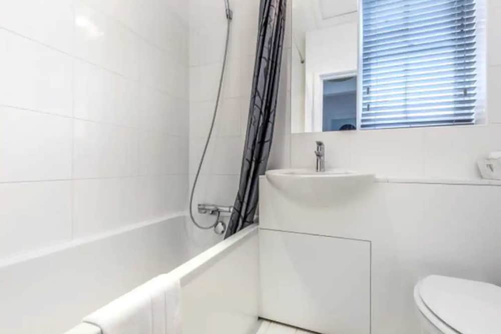 Фото Stylish 1 Bedroom Apartment in Belsize Park