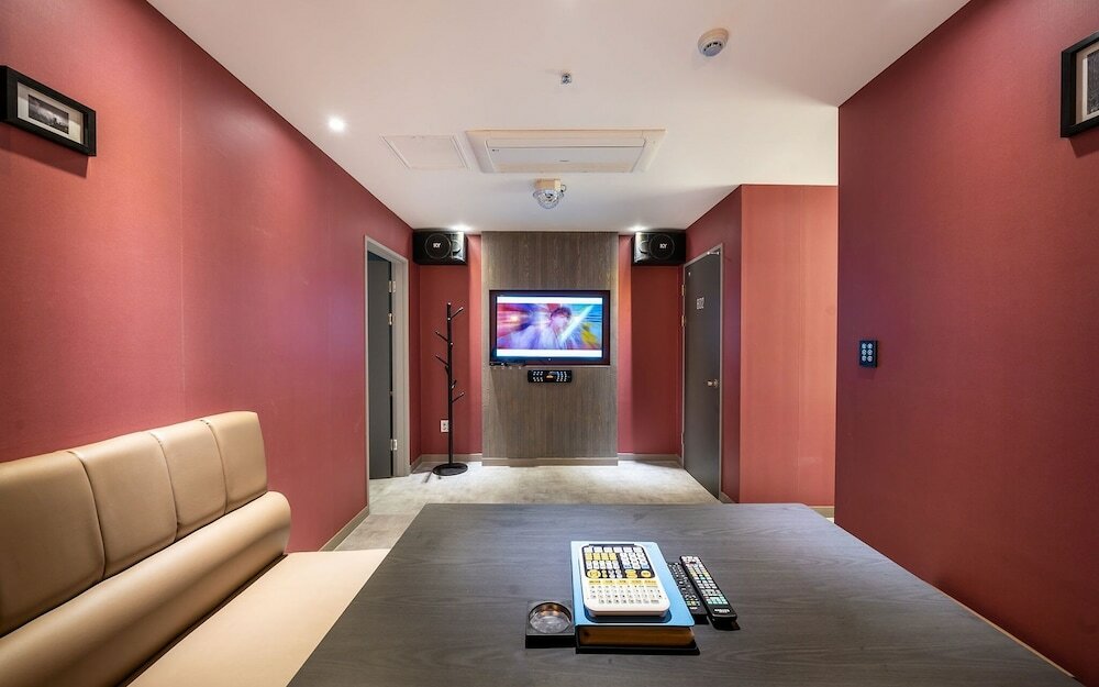 Фото Yongin Soseol Smith Hotel