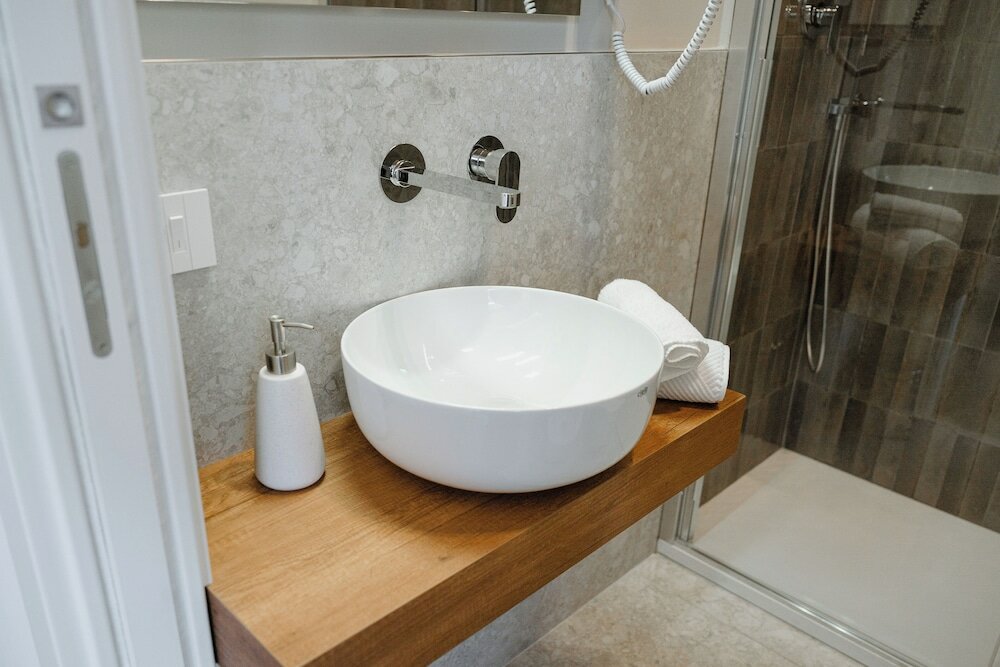 Фото Riviera Suites