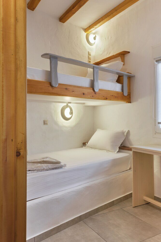 Фото Eressian Lodgings Apartments