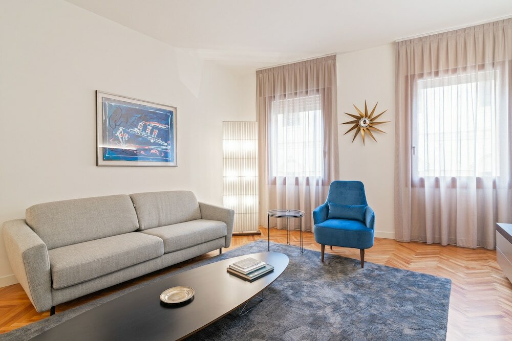 Фото San Fermo Luxury Apartment