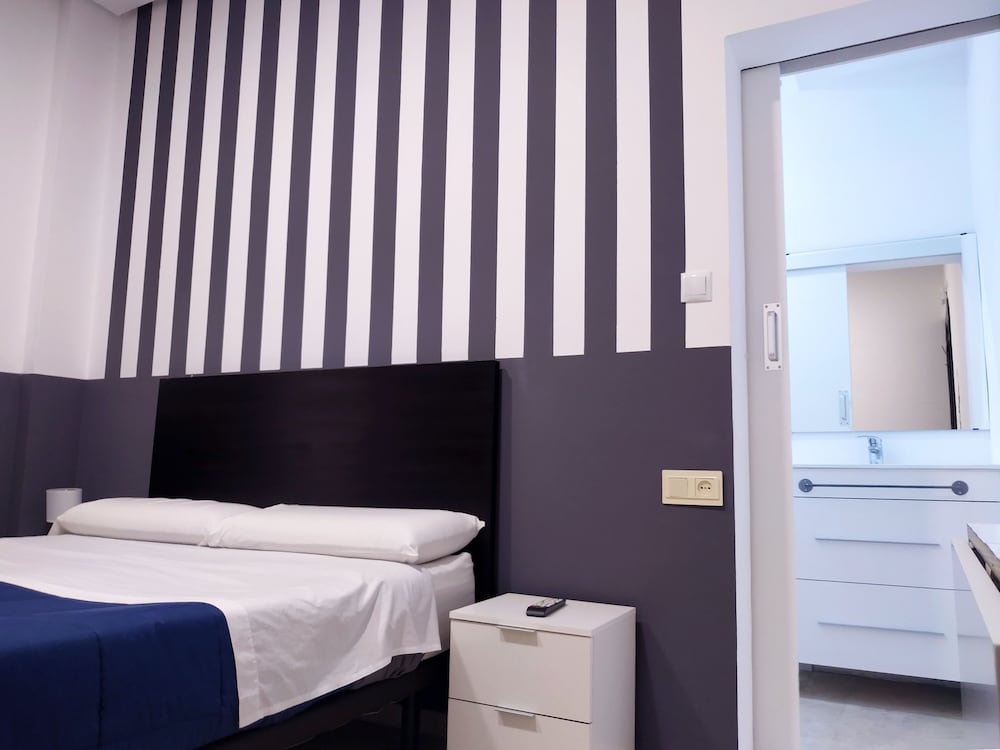 Фото Flats Friends Plaza de la Reina