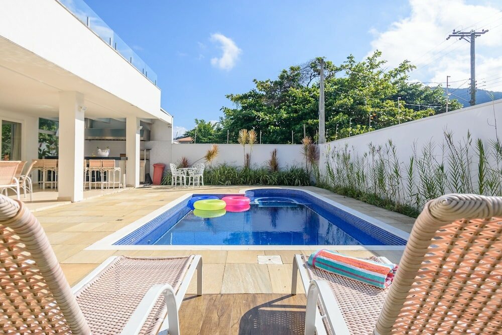 Фото Magnífica Mansão à 50m da praia de Barequeçaba para até 18 pessoas