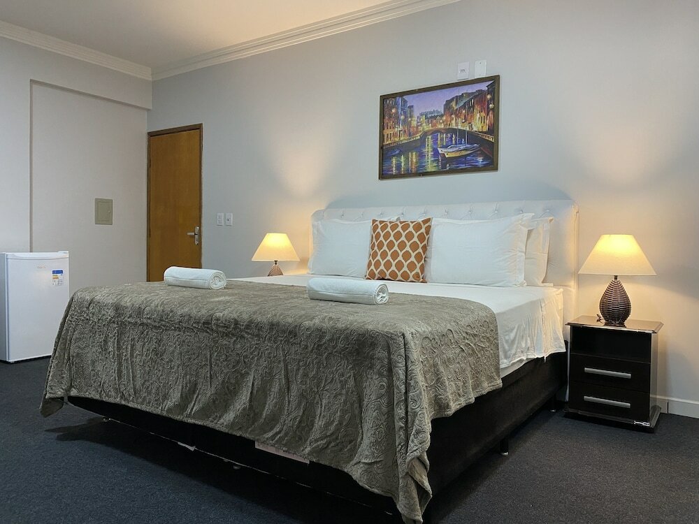 Фото B & A Suites Inn