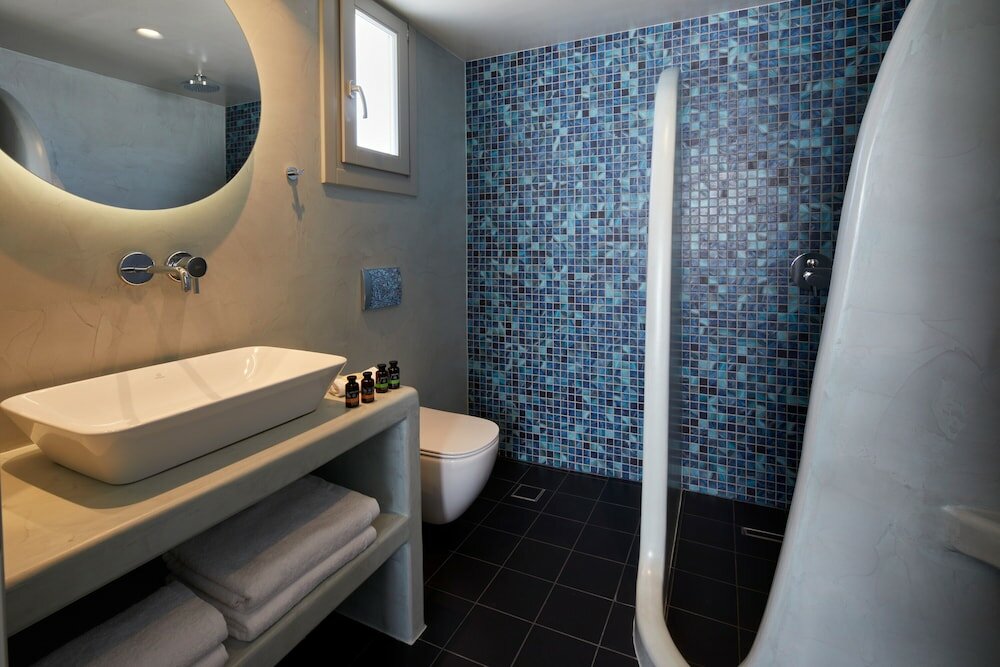 Фото Mountain and Sea Suites