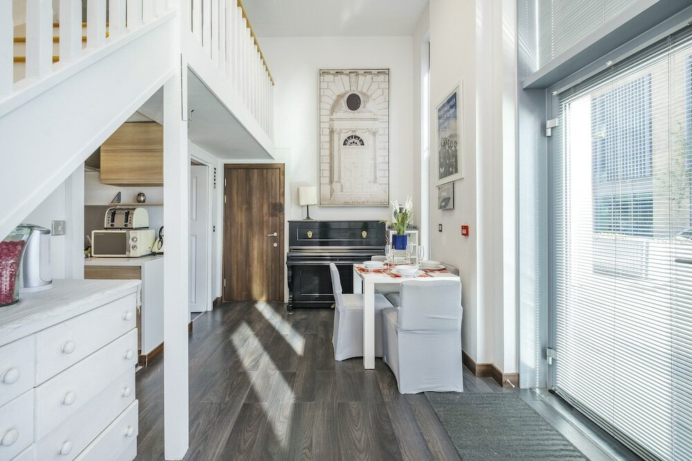 Фото My Serviced Space - Bridges Court Road