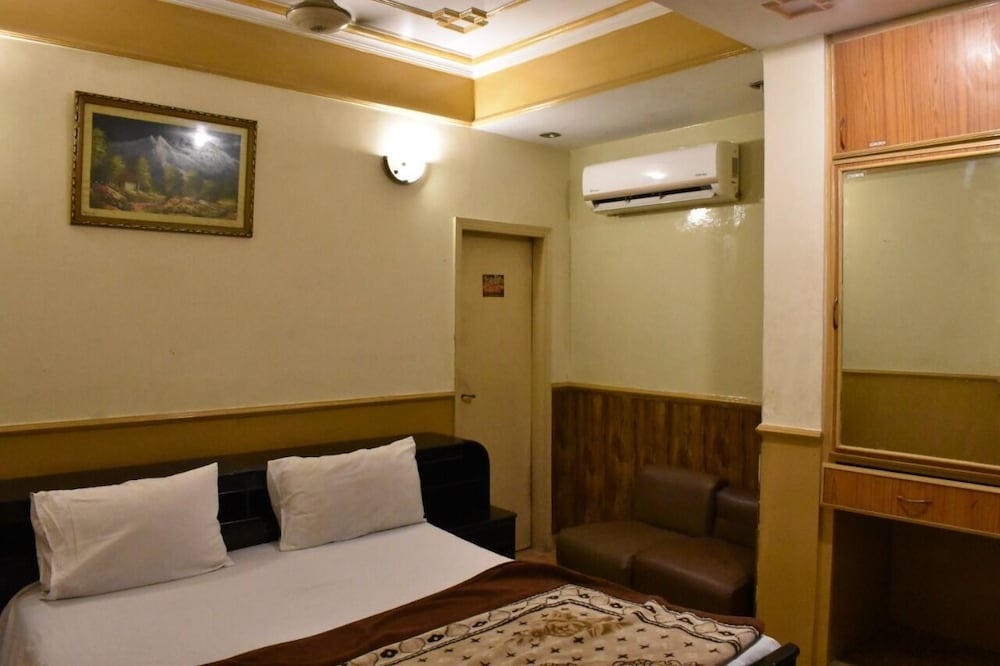 Фото Hotel Royal Gardens Jail Road