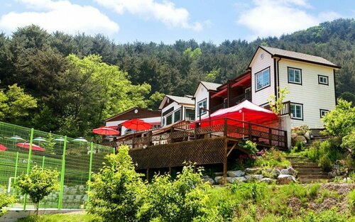 Гостиница Yeongdeok Hill Pine Pension