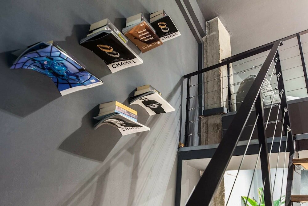 Фото Modern Industrial Apt In Neos Kosmos