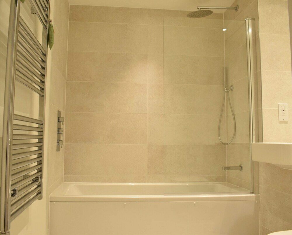 Фото Bright 2 Bedroom Flat in Park Royal