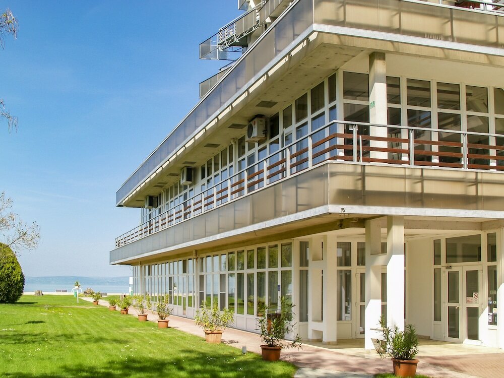 Фото Világos Hotel Balatonvilágos