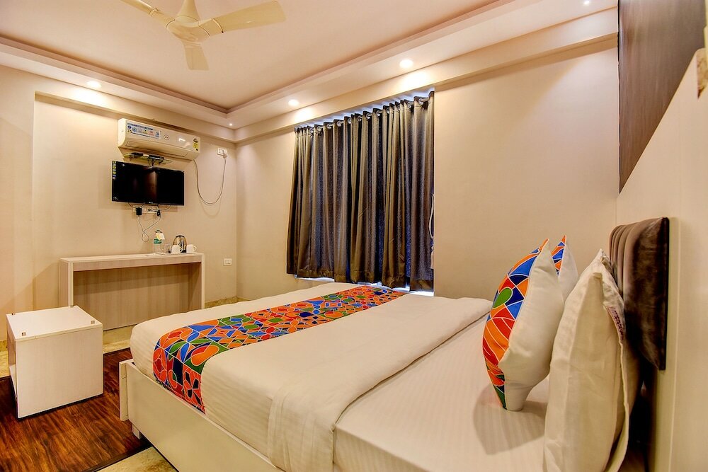 Фото Fabhotel Srk Platinum Inn