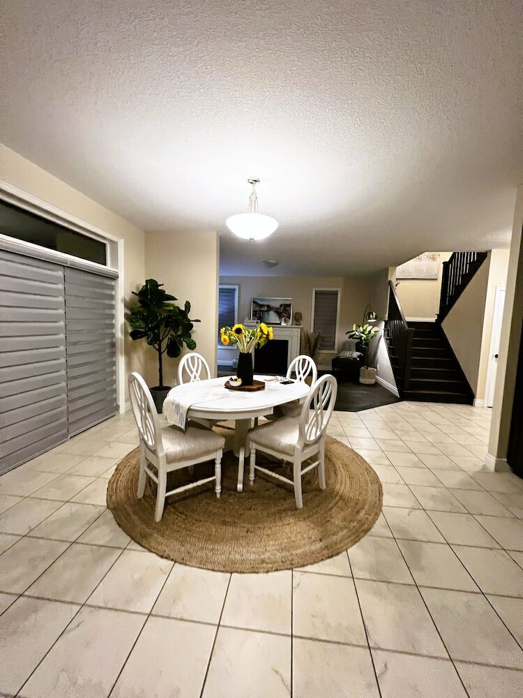 Фото Spacious Private Comfortable Home