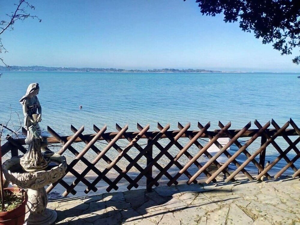 Фото Beachfront house with amazing sea view