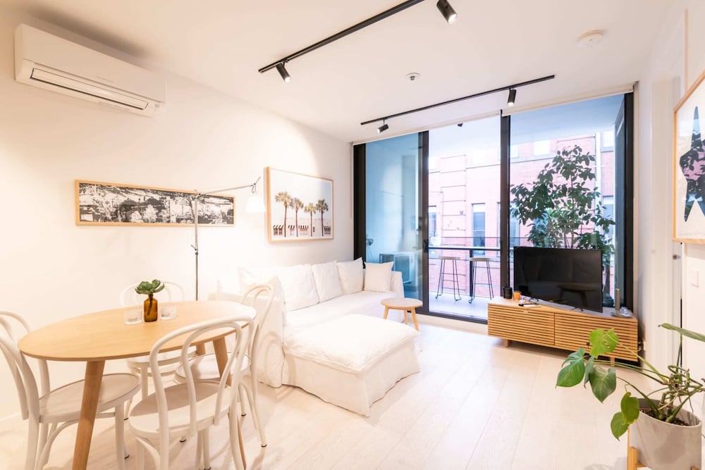 Фото Trendy 1 Bedroom Apartment in the Heart of Collingwood