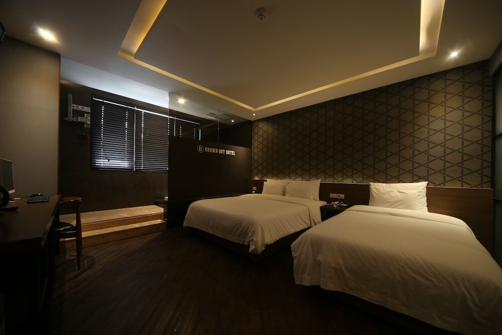 Фото Brown Dot Hotel Beomil
