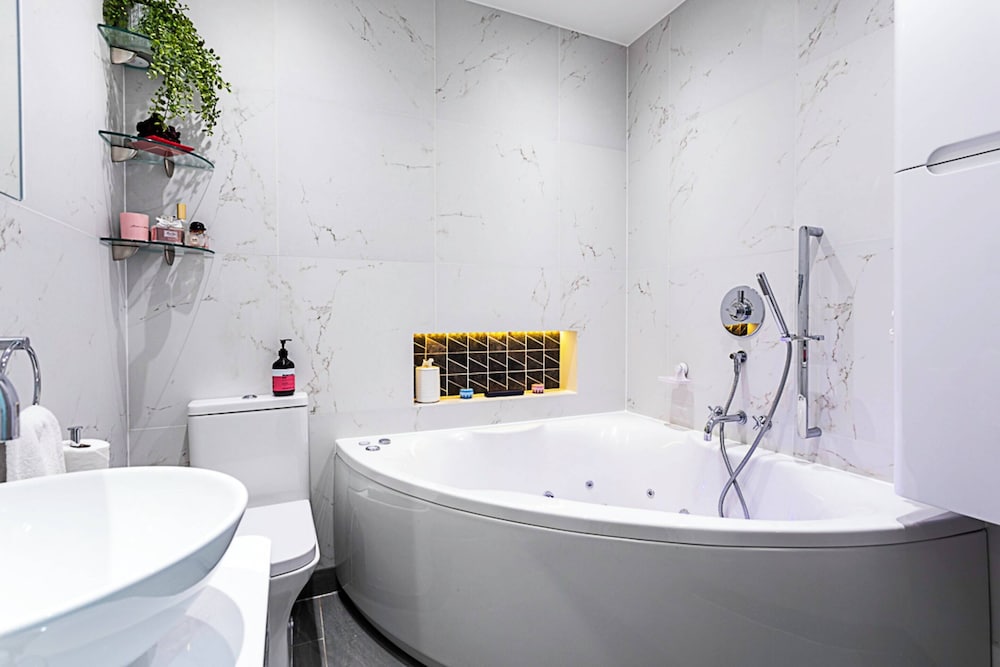 Фото Luxurious Victorian Home