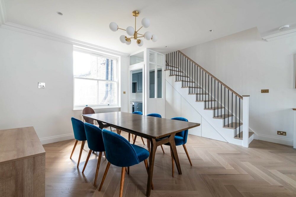 Фото Impressive and Gorgeous Kensington Family Home