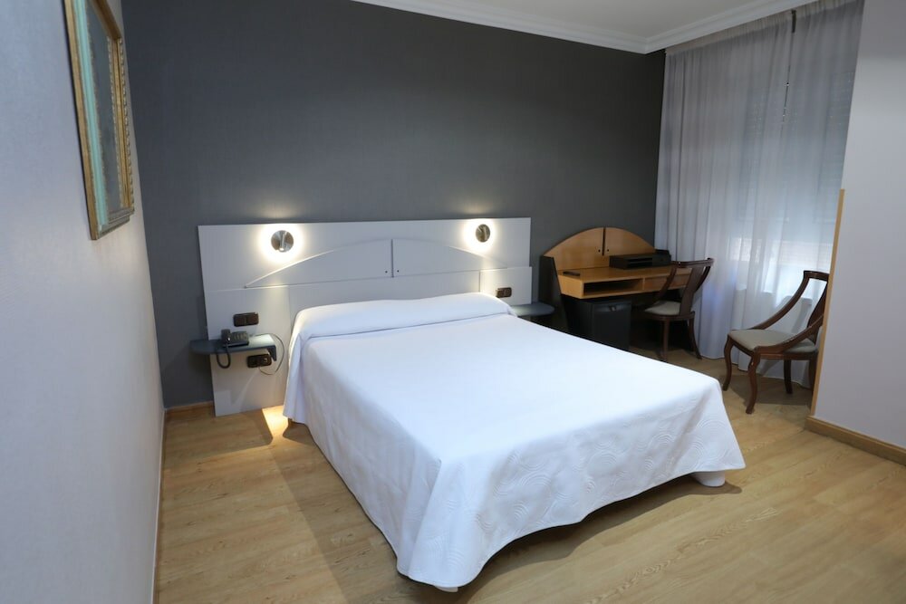 Фото Hotel Corona De Castilla Burgos