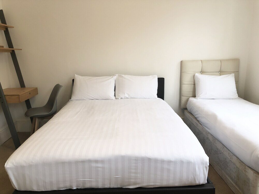 Фото Stylish Maisonette and studio in Victoria