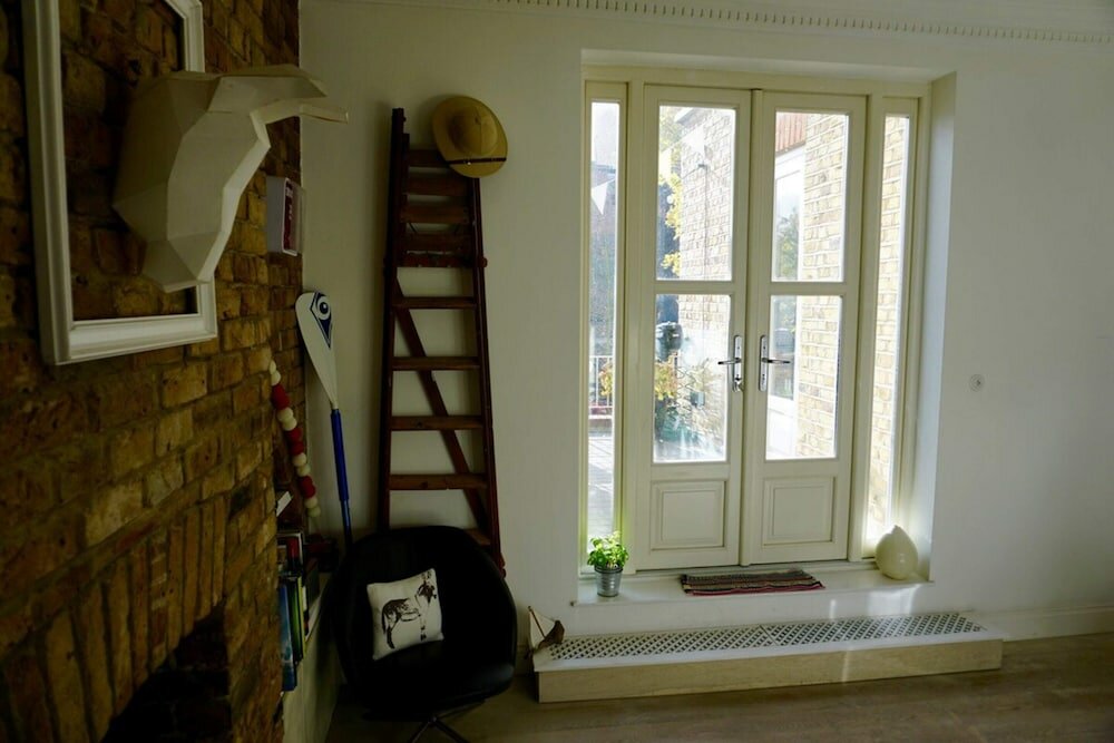 Фото Beautiful Canalside 1-bedroom Flat With Terrace