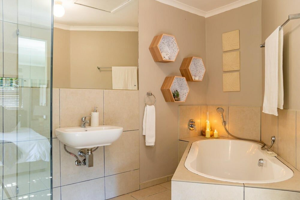 Фото Faraway Lodge B&b