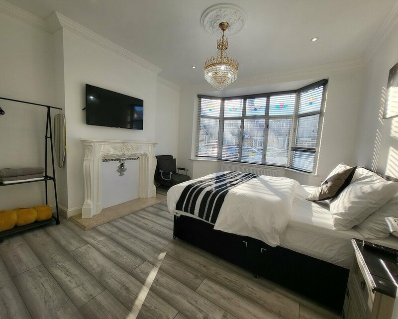 Гостиница Grand Exclusive 2 Bed Apartment - London