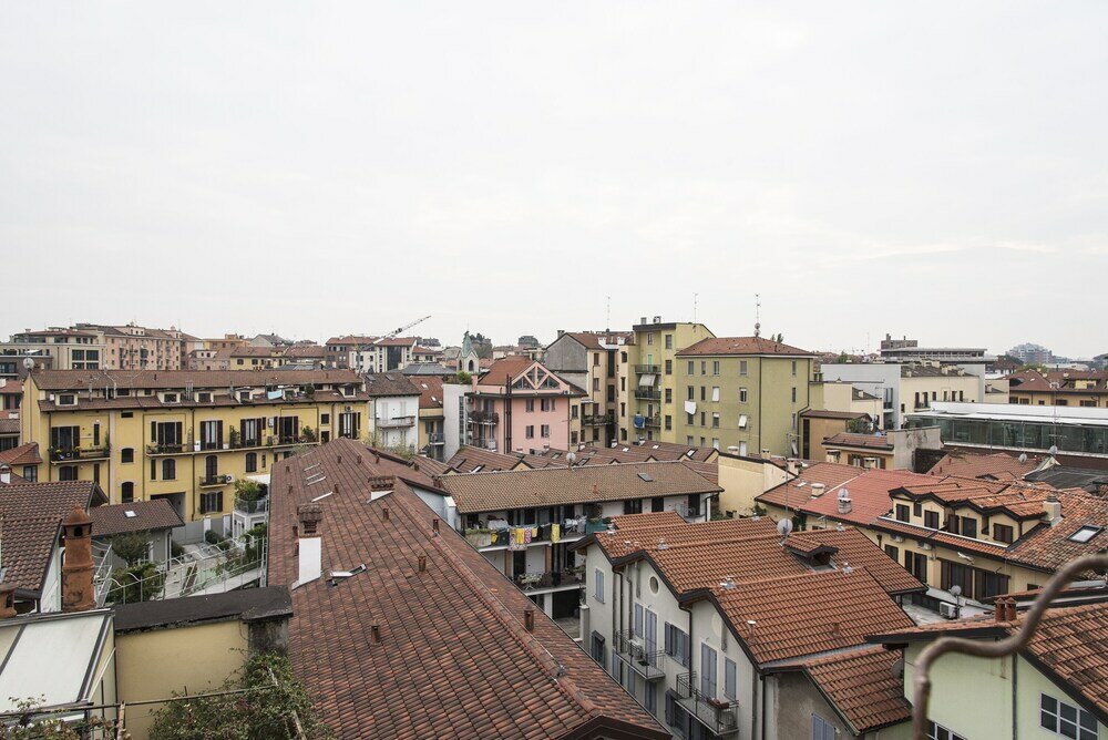 Фото Typical Apartment on River Naviglio Darsena