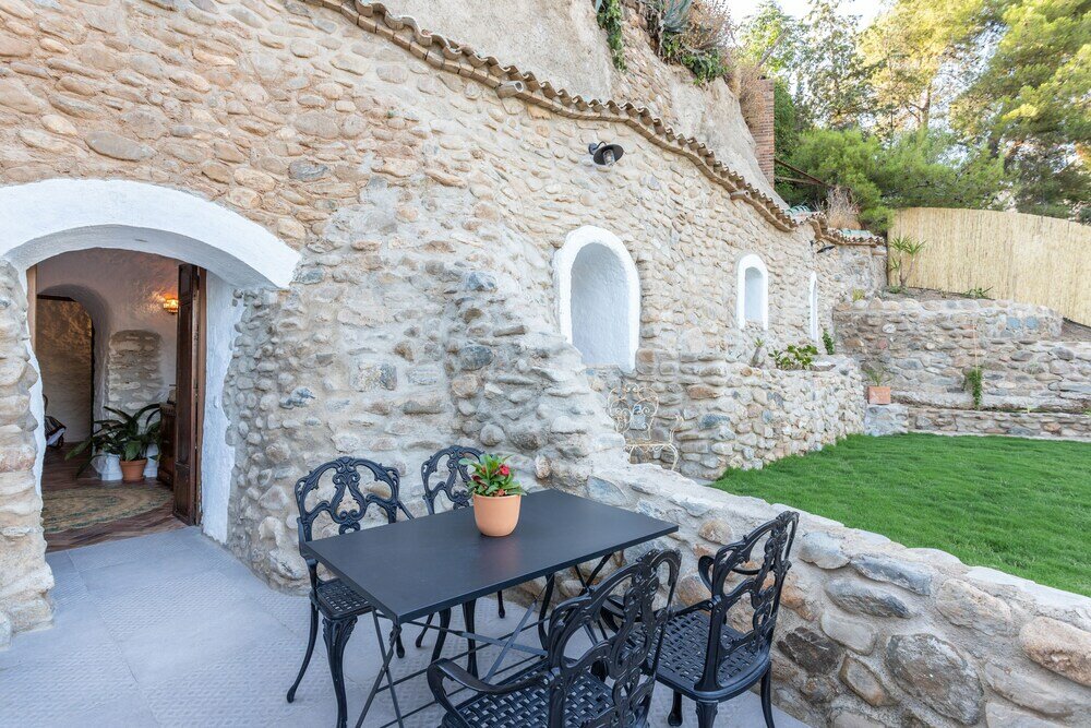 Фото Traditional Cave House With Swimming Pool Near to City Center. Cueva del Cadí