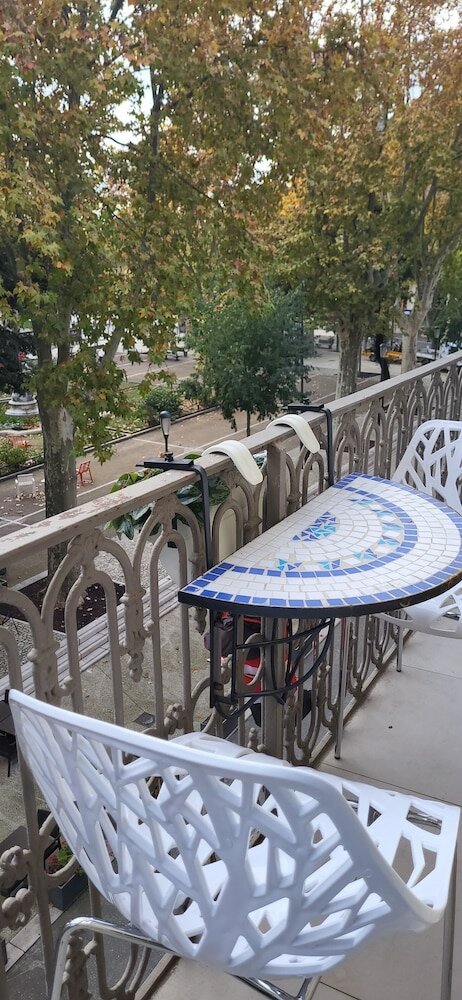 Фото Square Hôtel - Nimes