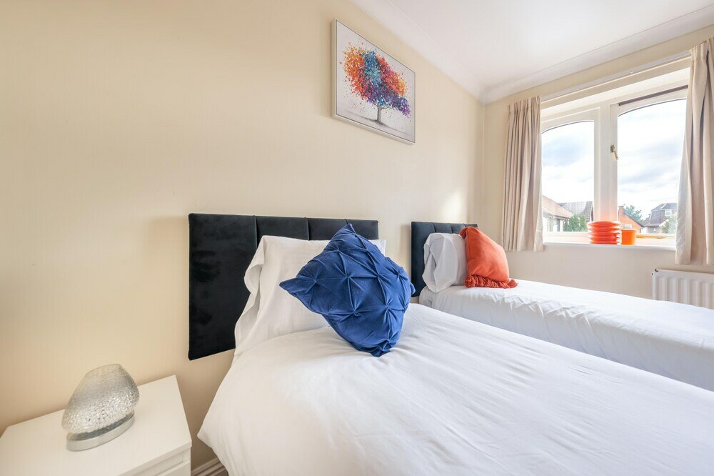 Фото Pierocks Wickets Luxury Entire House, Free Parking and Wi-fi in Maidenhead