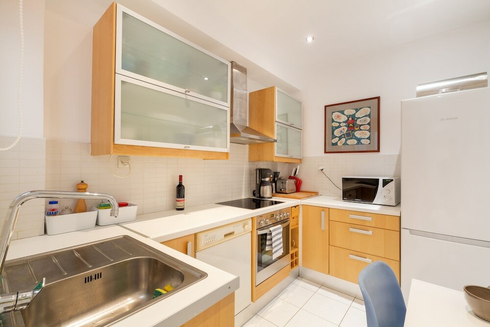 Фото Vibrant in Pangrati by Athenian Homes