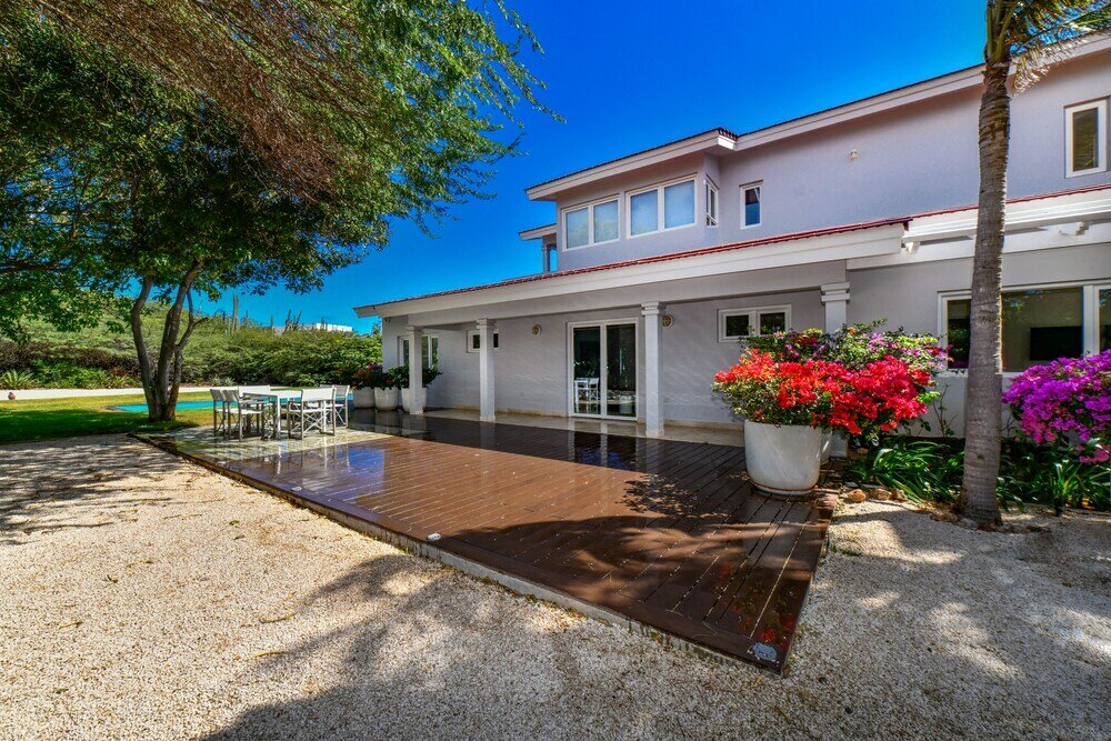 Фото Beach Front Luxury Villa! Boca Catalina Malmok!