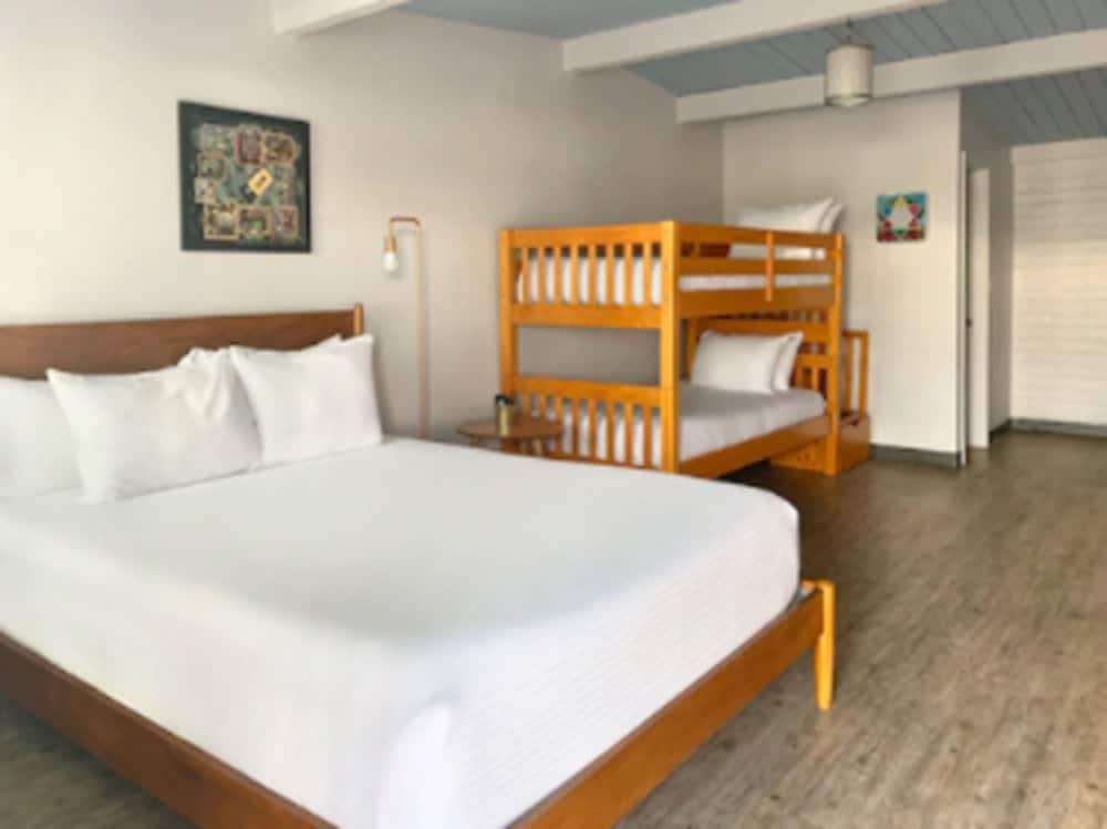 Фото Hotel McCoy - Art, Coffee, Beer, Wine