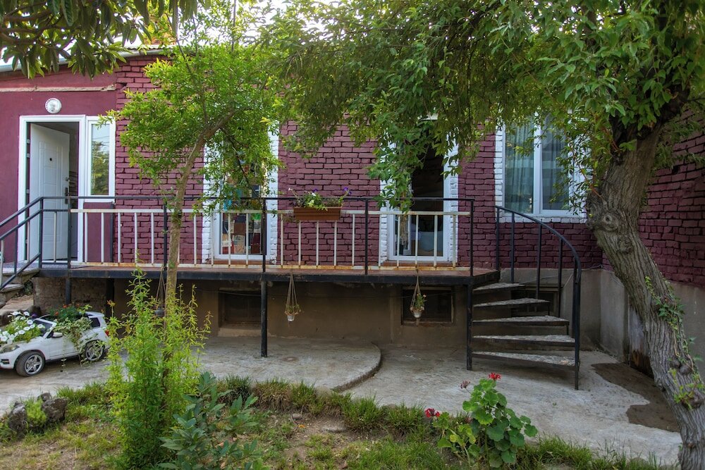 Фото Book Hotel • წიგნების სასტუმრო