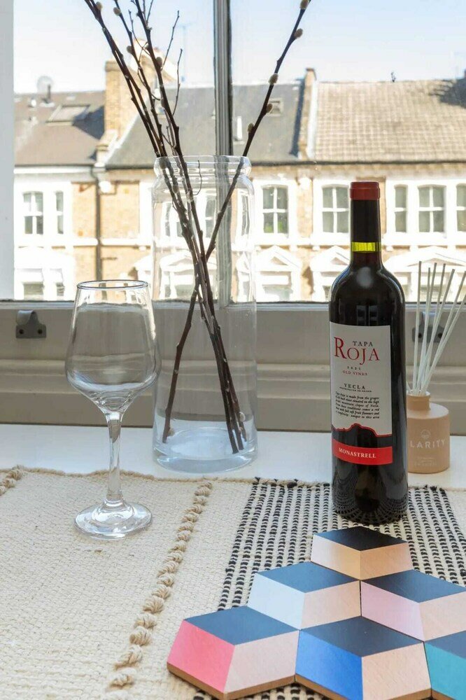 Фото Spacious and Bright 2 Bedroom Flat in Maida Vale